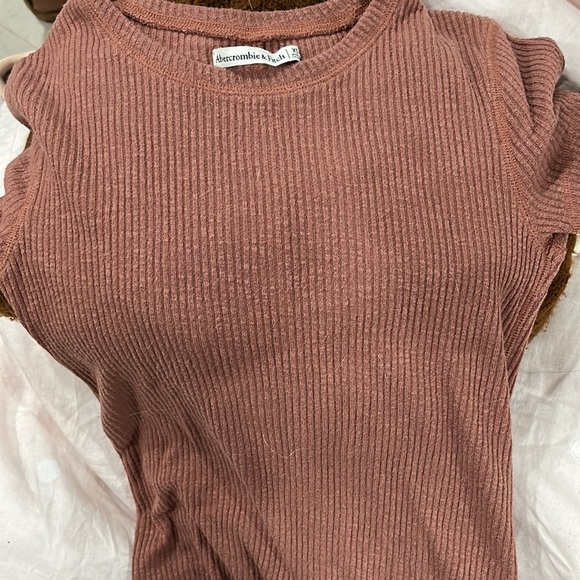 Abercrombie Form-Fitting Tee - Picture 5 of 5